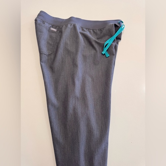 FIGS High Waisted Livingston Basic Scrub Pants Gray T21003P Women’s Size L/P - Picture 6 of 11